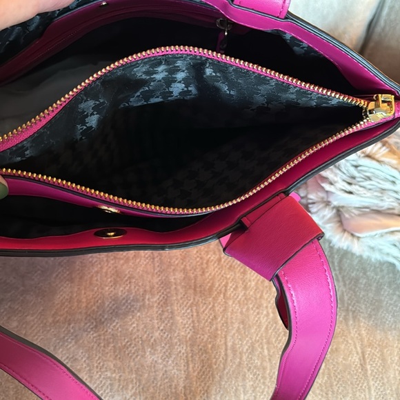 Karl Lagerfeld Paris Chantelle pink  magenta pink tote bag. - Picture 7 of 7